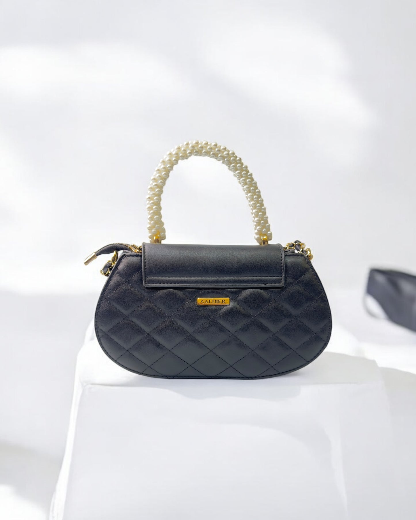 Women's Royal Charm Black Pearl Handle Handbag – Where Elegance Meets Edge
