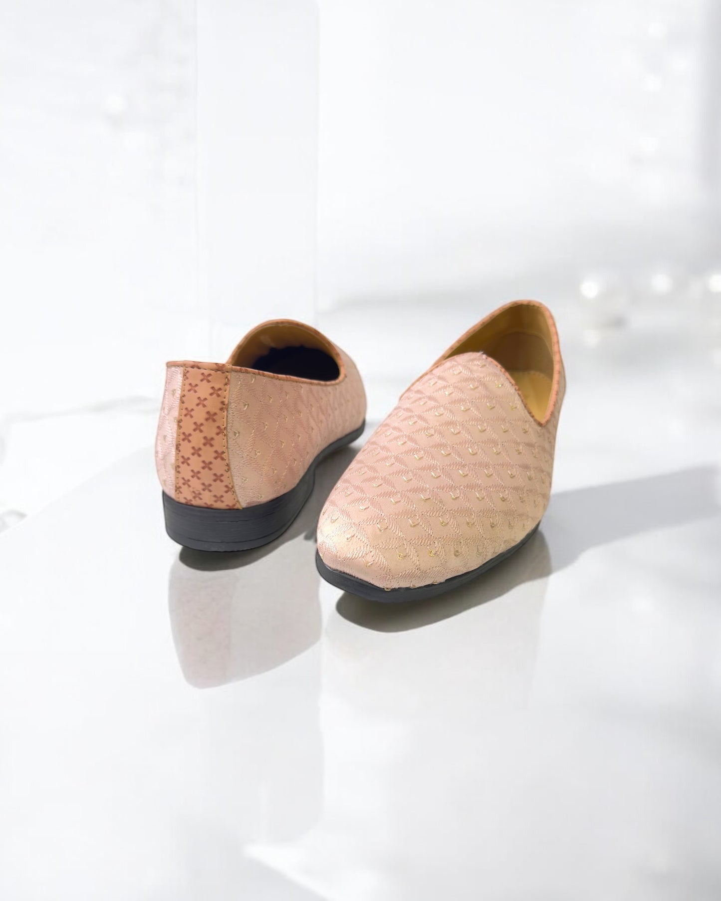 Men’s Blush Pink Embroidered Mojari – Regal Ethnic Slip-Ons for Weddings & Festive Wear
