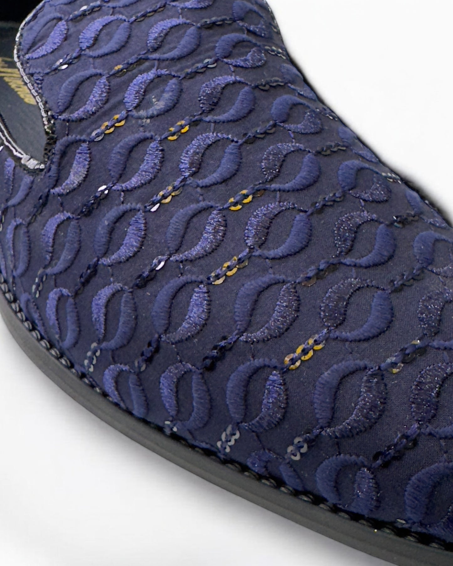 Men’s Embroidered Mojari – Regal Ethnic Slip-Ons for Weddings & Festive Wear