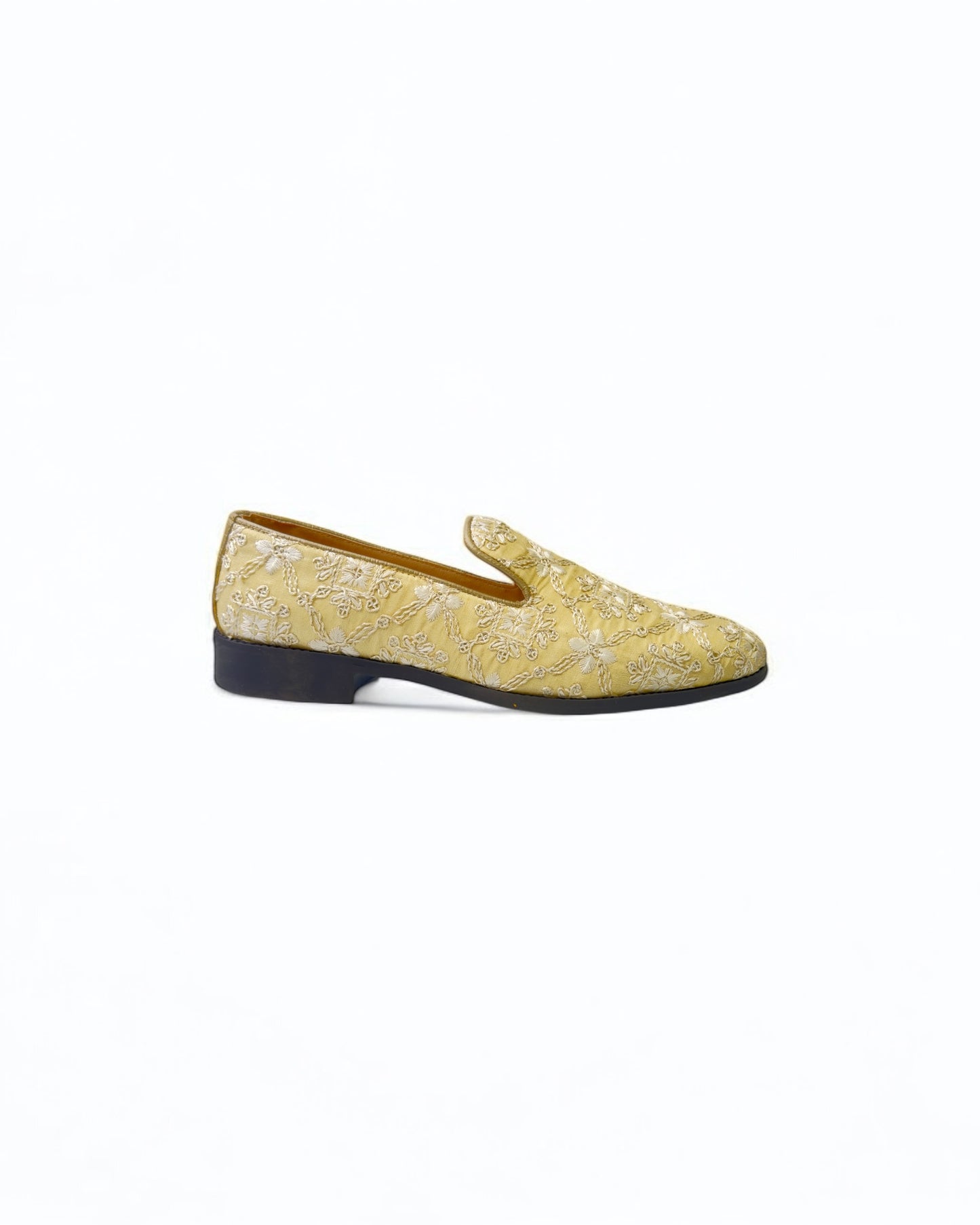 Men’s Embroidered Mojari – Regal Ethnic Slip-Ons for Weddings & Festive Wear