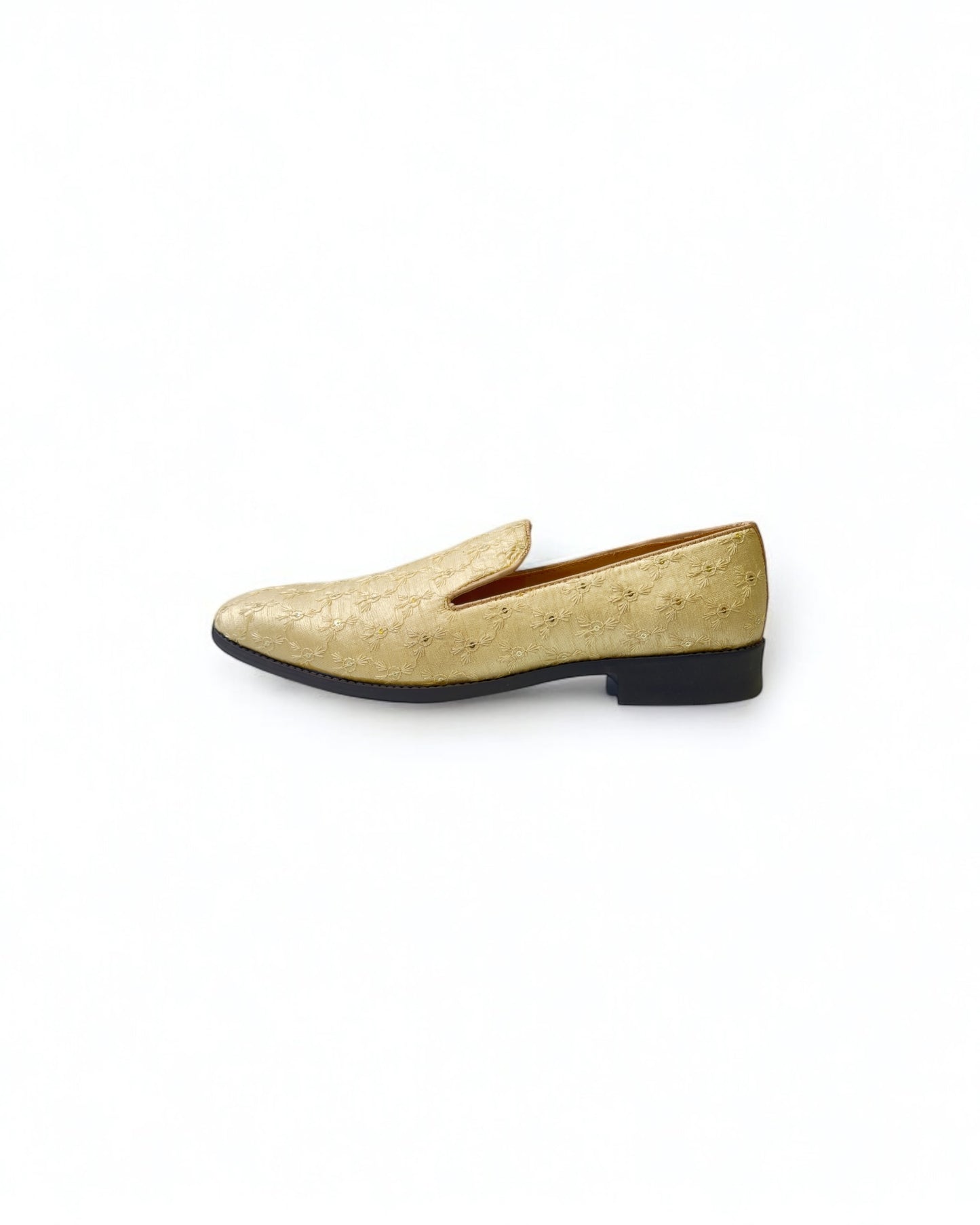 Men’s Embroidered Mojari – Regal Ethnic Slip-Ons for Weddings & Festive Wear