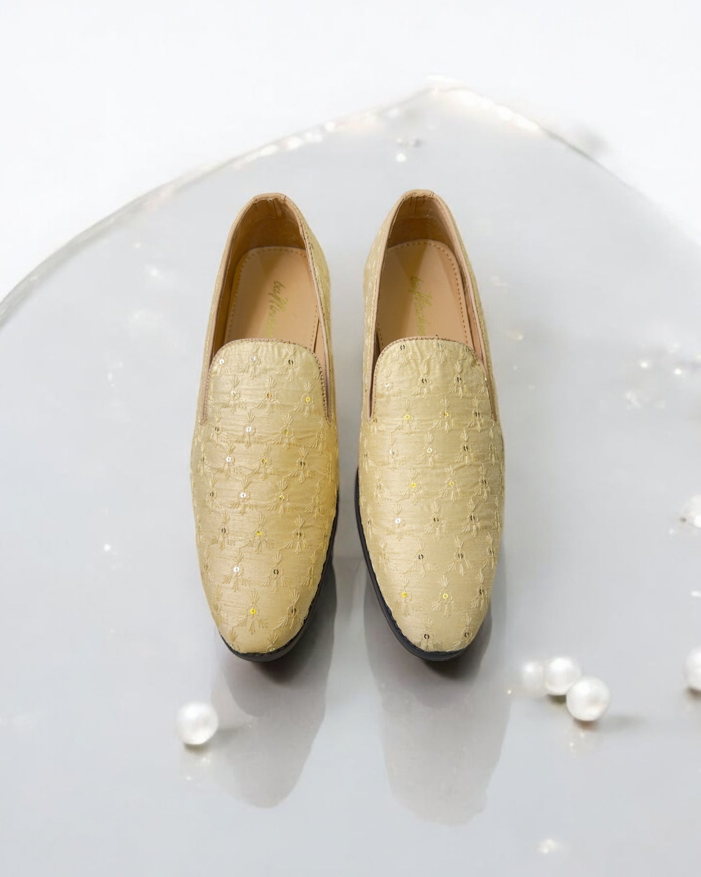 Men’s Embroidered Mojari – Regal Ethnic Slip-Ons for Weddings & Festive Wear