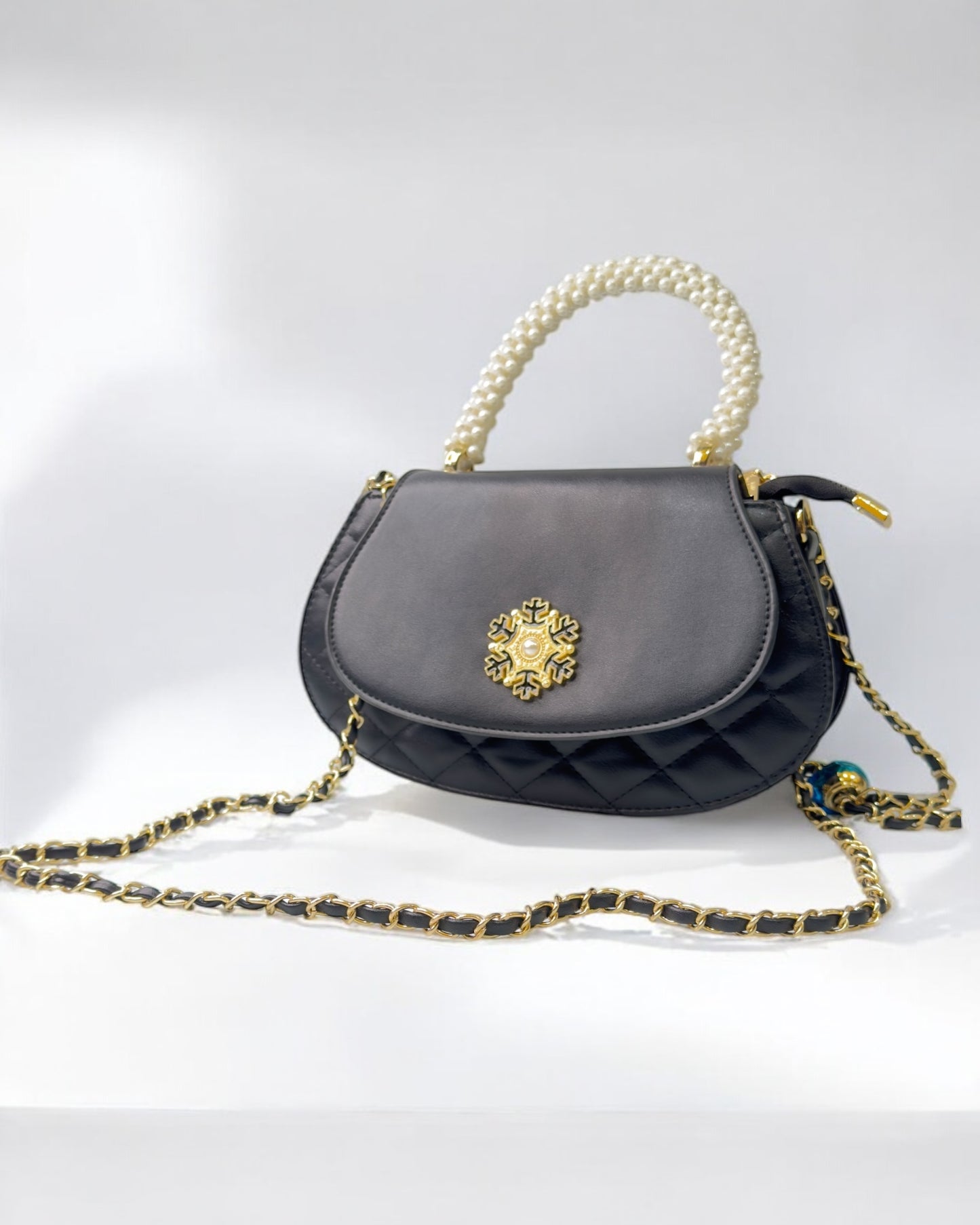 Women's Royal Charm Black Pearl Handle Handbag – Where Elegance Meets Edge