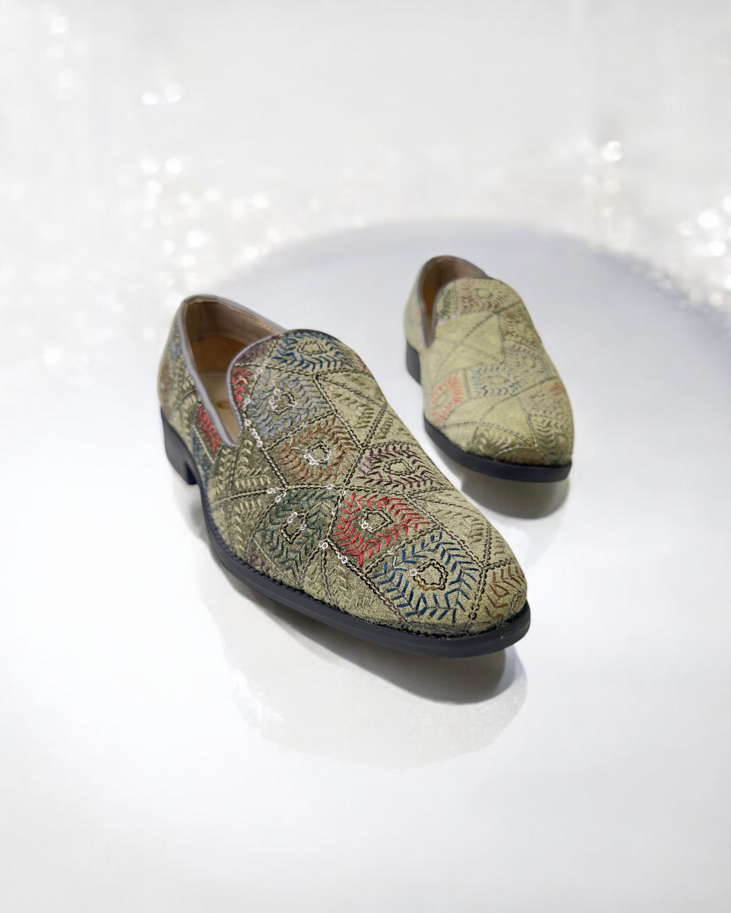 Pastel Olive Embroidered Men’s Mojari – Regal Ethnic Slip-Ons for Weddings &amp; Festive Wear
