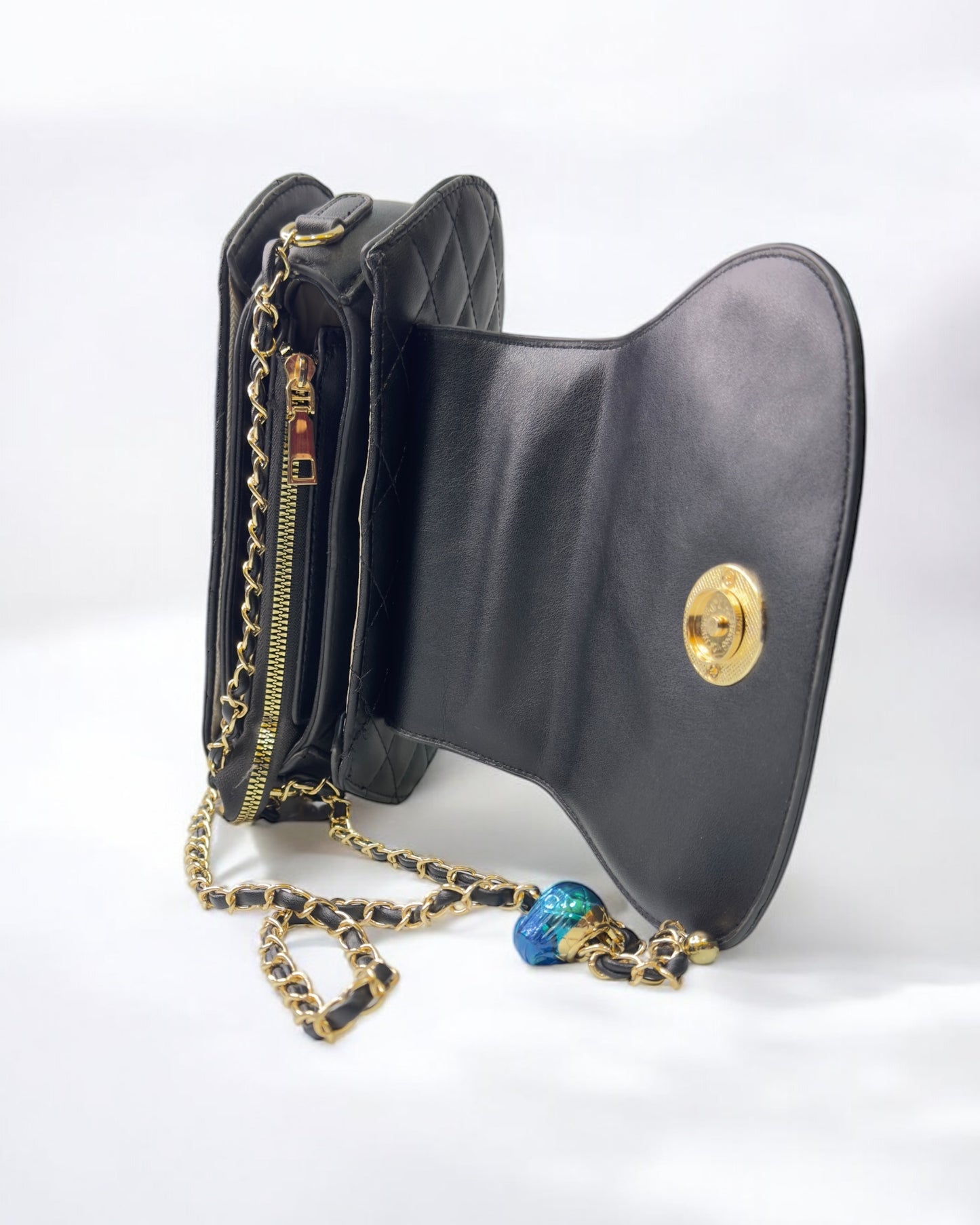 Women's Royal Charm Black Pearl Handle Handbag – Where Elegance Meets Edge