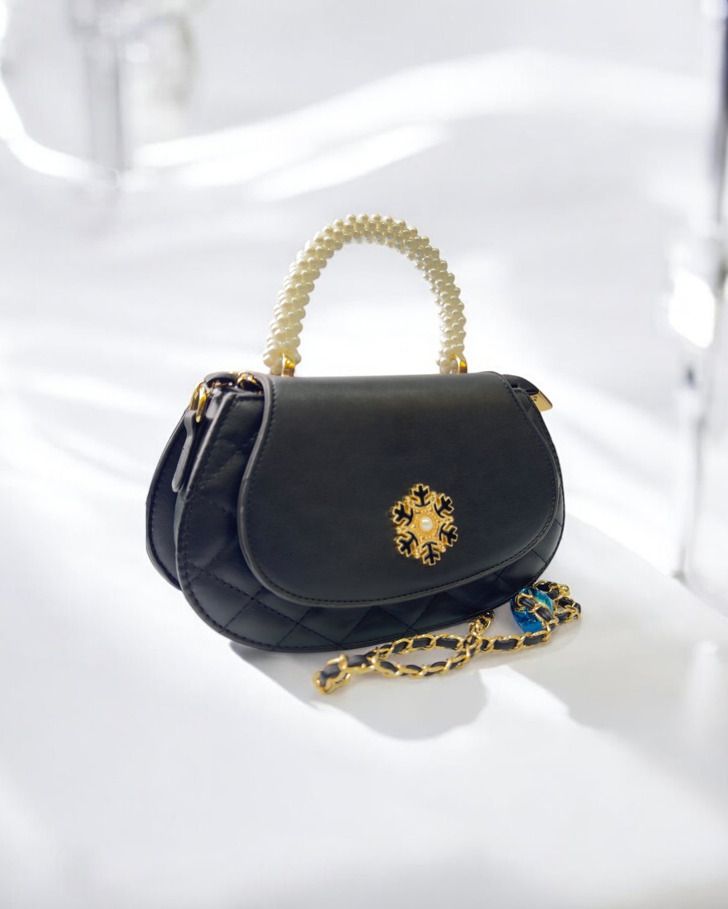 Women's Royal Charm Black Pearl Handle Handbag – Where Elegance Meets Edge