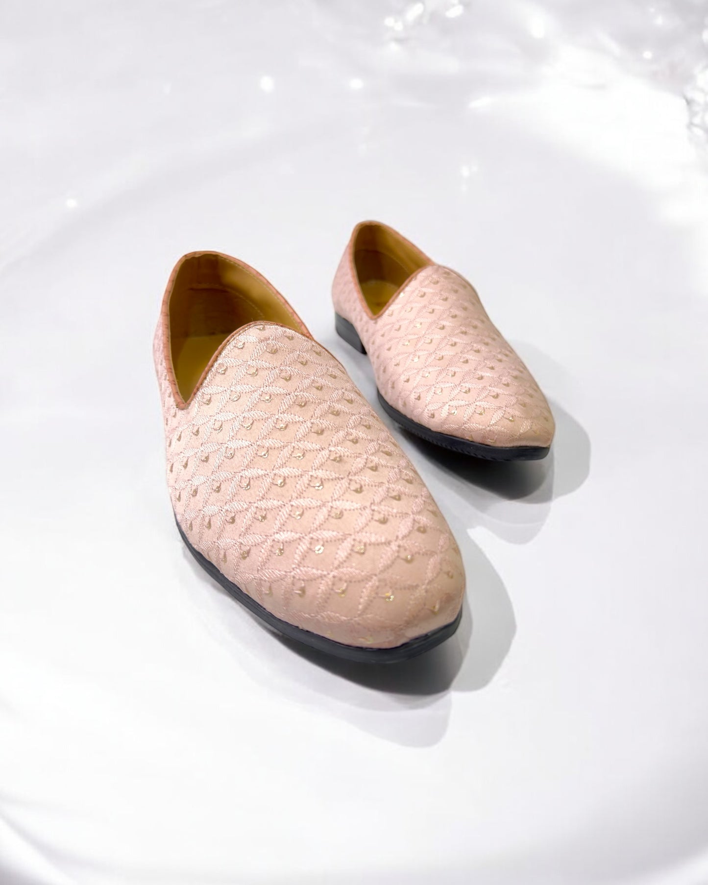 Men’s Blush Pink Embroidered Mojari – Regal Ethnic Slip-Ons for Weddings & Festive Wear