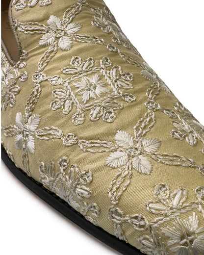 Men’s Embroidered Mojari – Regal Ethnic Slip-Ons for Weddings & Festive Wear