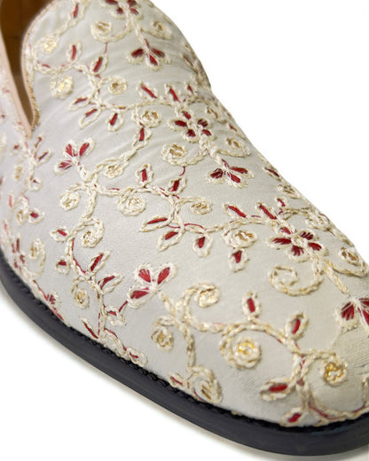 Embroidered Men’s Pearl Wite Embroidered Mojari – Regal Ethnic Slip-Ons for Weddings & Festive Wear