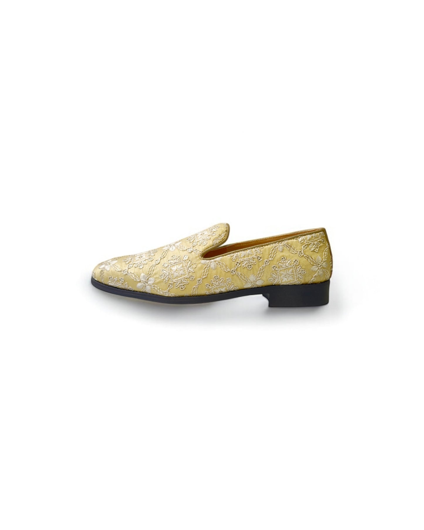 Men’s Embroidered Mojari – Regal Ethnic Slip-Ons for Weddings & Festive Wear