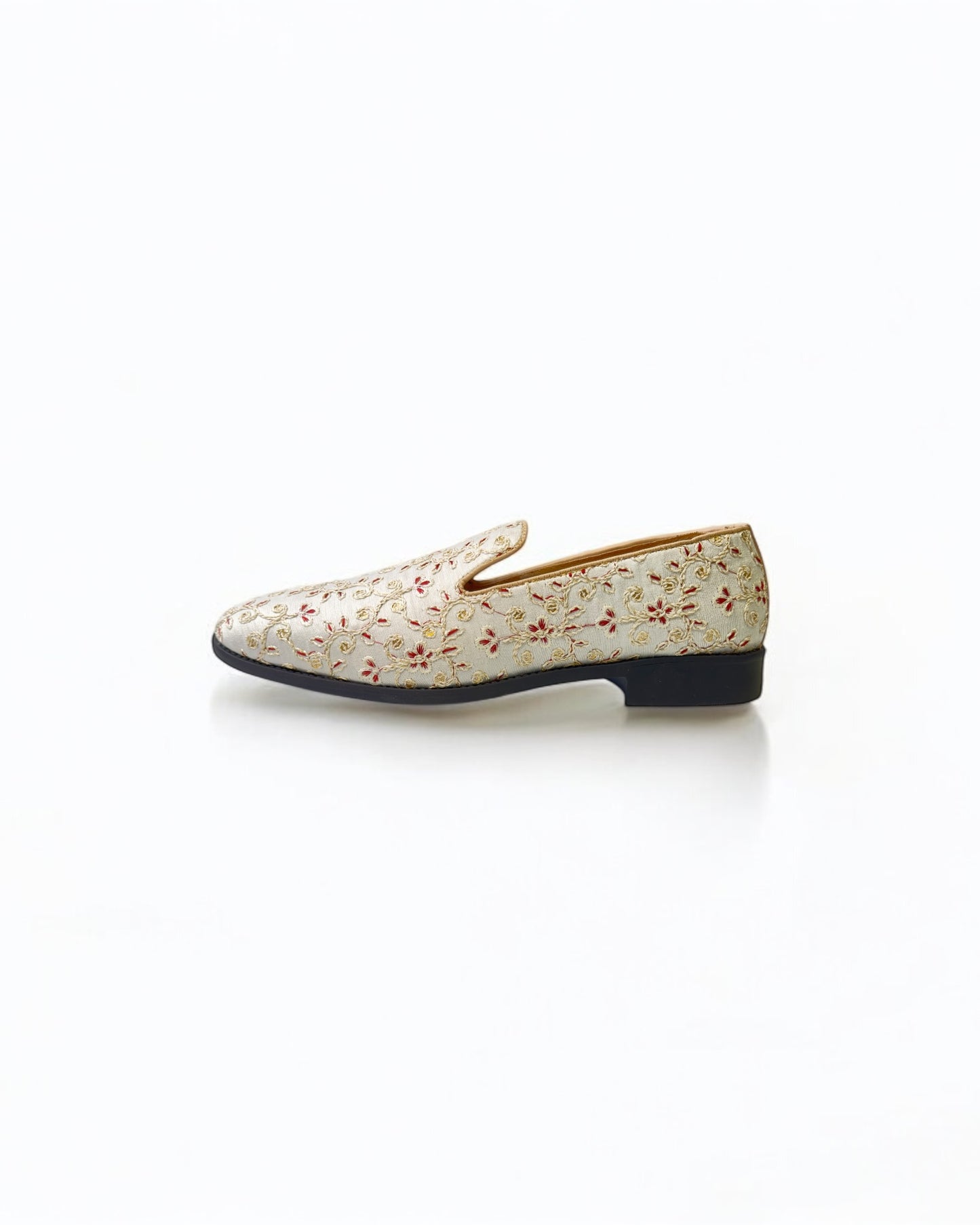 Embroidered Men’s Pearl Wite Embroidered Mojari – Regal Ethnic Slip-Ons for Weddings & Festive Wear