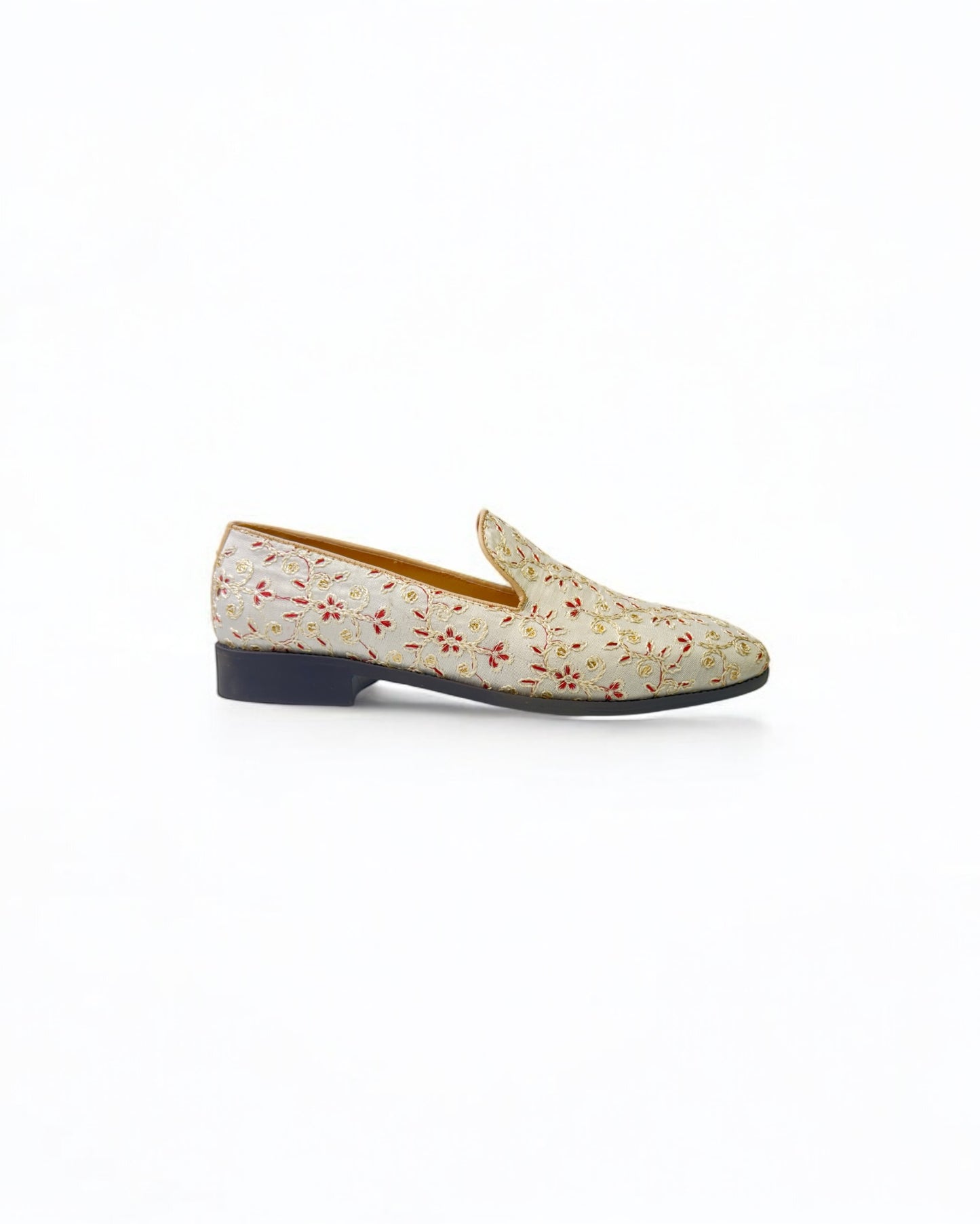 Embroidered Men’s Pearl Wite Embroidered Mojari – Regal Ethnic Slip-Ons for Weddings & Festive Wear