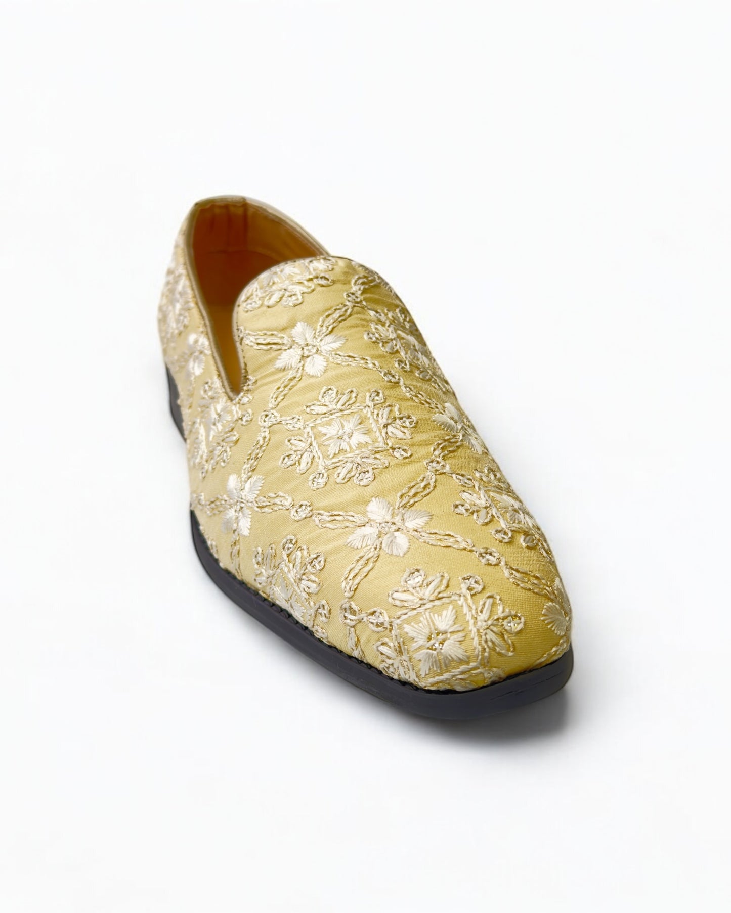 Men’s Embroidered Mojari – Regal Ethnic Slip-Ons for Weddings & Festive Wear