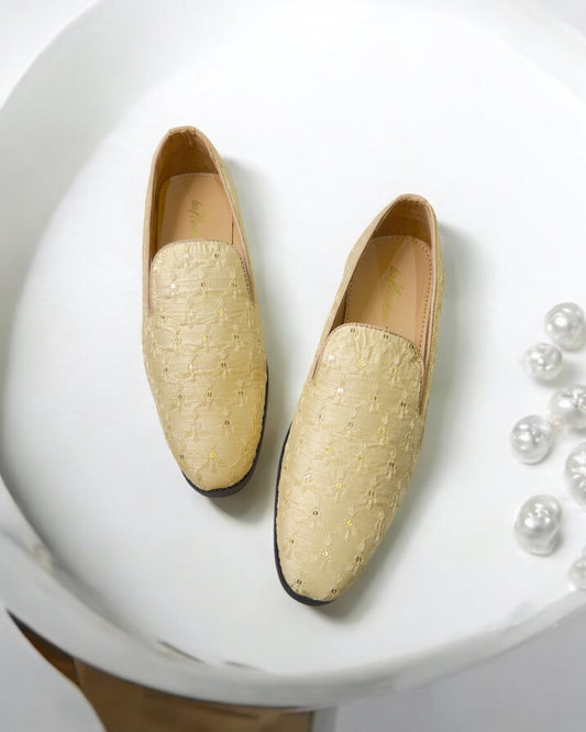 Men’s Embroidered Mojari – Regal Ethnic Slip-Ons for Weddings & Festive Wear