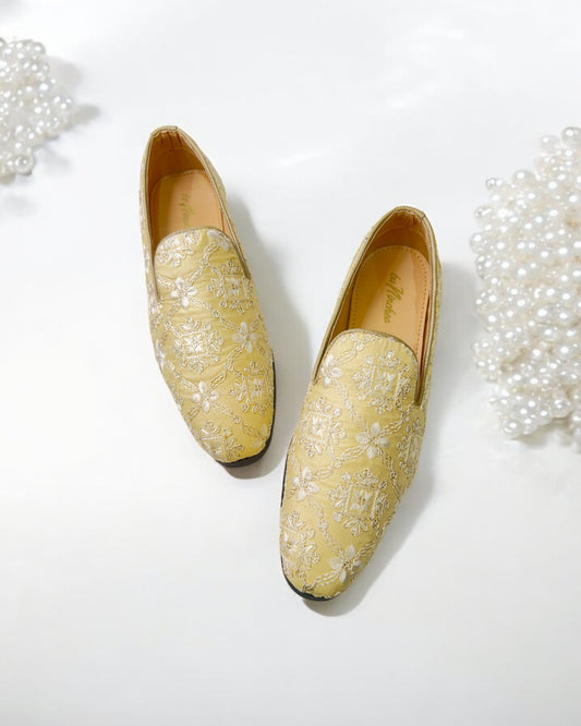 Men’s Embroidered Mojari – Regal Ethnic Slip-Ons for Weddings & Festive Wear
